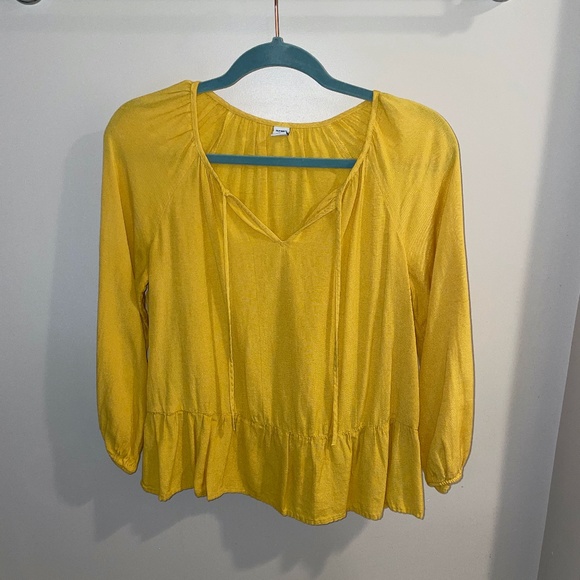 Old Navy Tops - Flowy Blouse